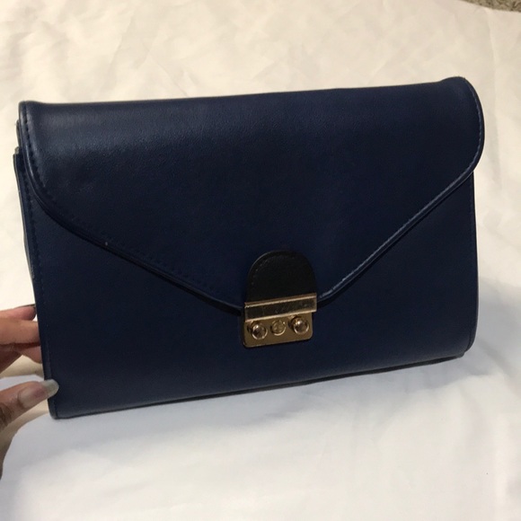 2 for $26 Crossbody purse - Picture 2 of 5